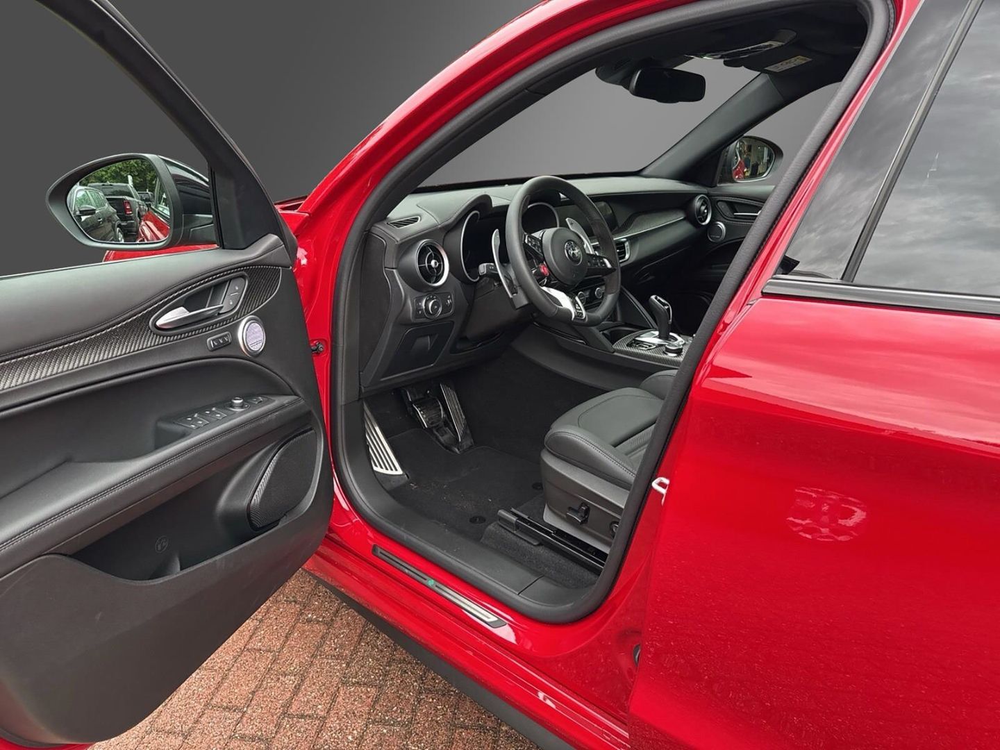 Fahrzeugabbildung Alfa Romeo Stelvio 2.9 V6 Bi-turbo Quadrifoglio+LED+PANO+21