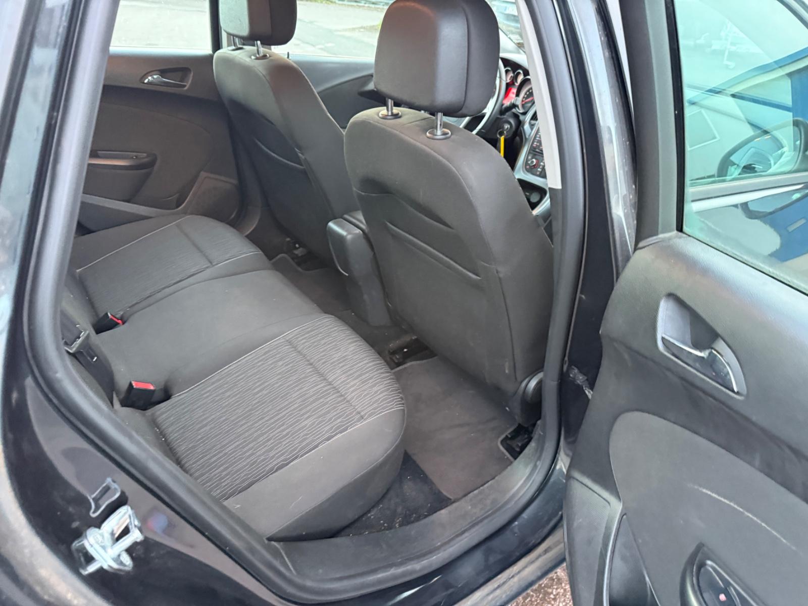 Opel Astra 2015 — photo 35