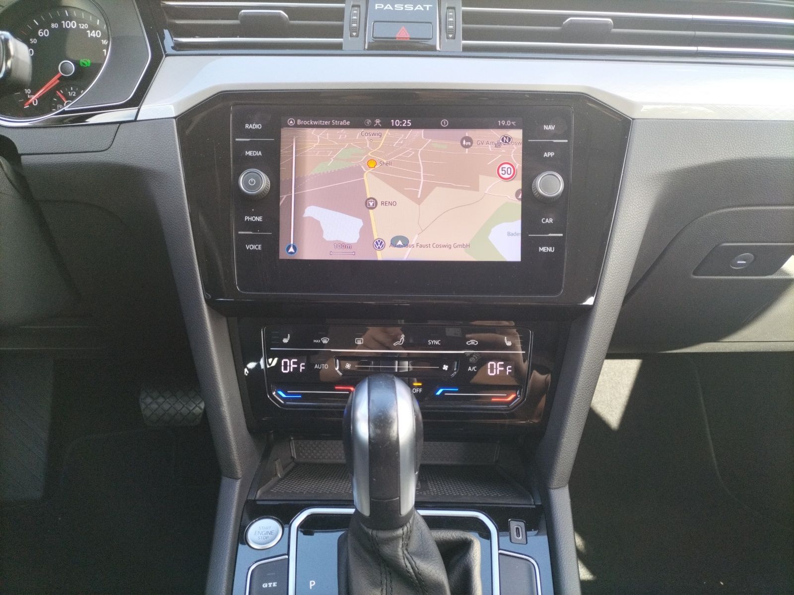 Fahrzeugabbildung Volkswagen Passat Variant GTE LED AHK NAVI AID ACC RFK SH L