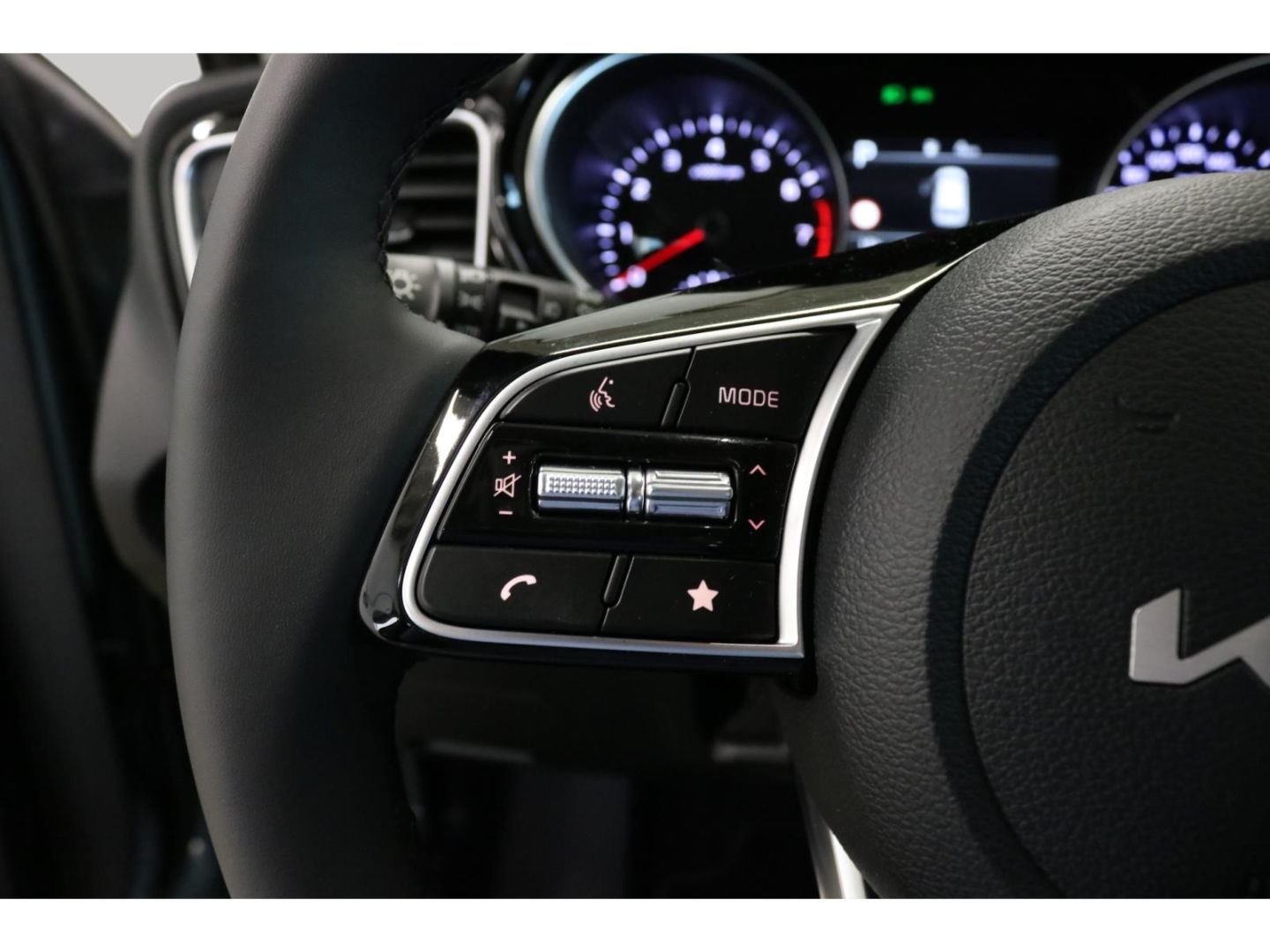 Fahrzeugabbildung Kia Ceed_sw Spirit Panoramadach Memory-Sitze Navi