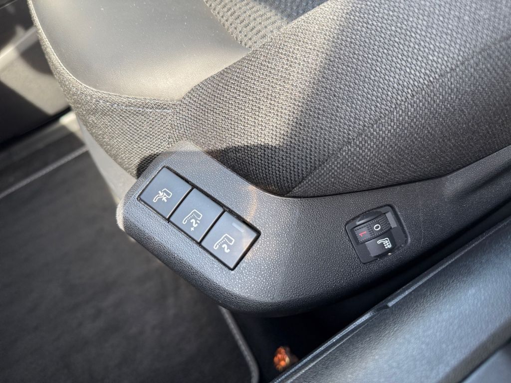 Fahrzeugabbildung Citroën Grand C4 Spacetourer PureTech 130 EAT8 SHINE