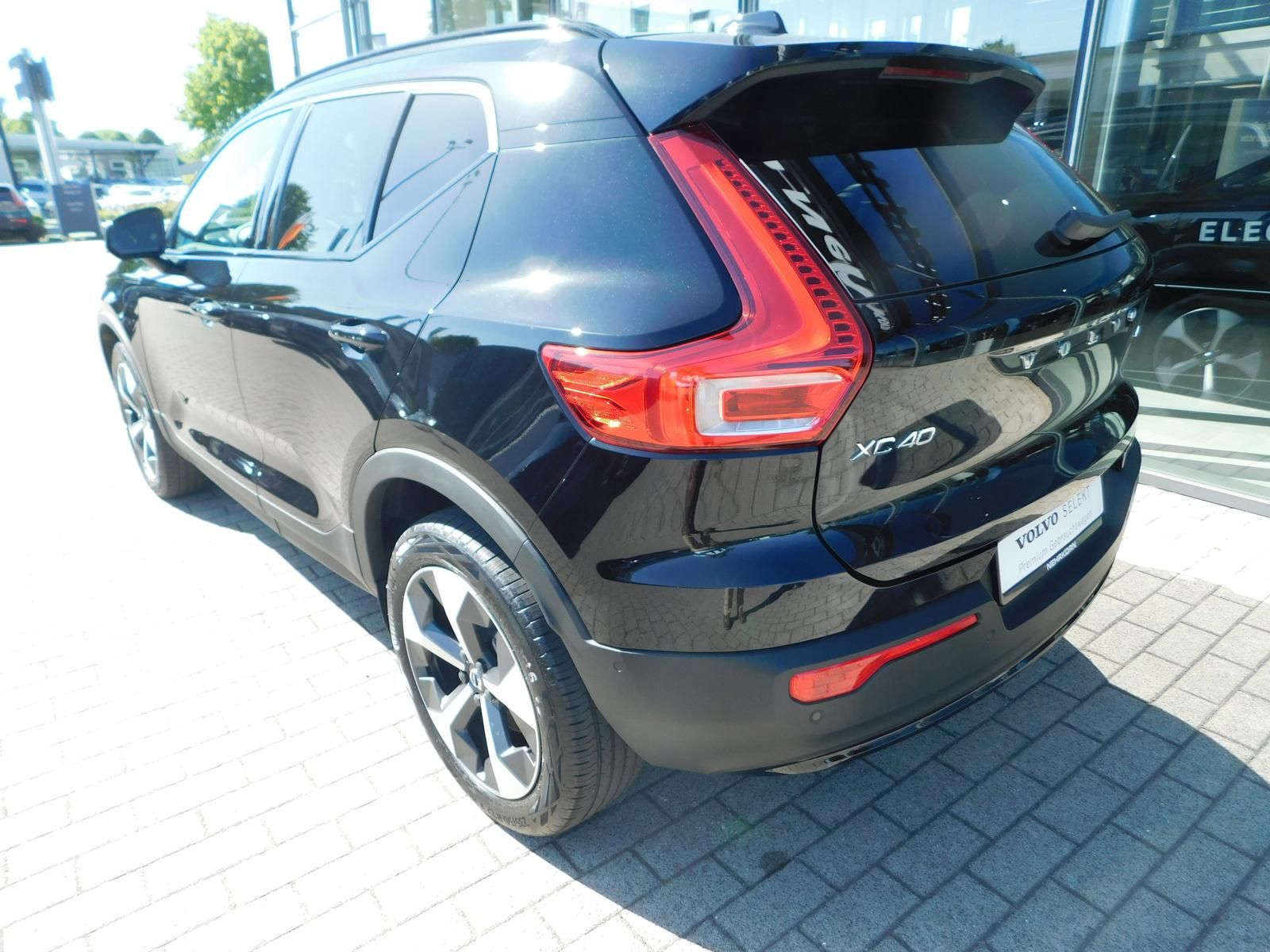 Fahrzeugabbildung Volvo XC40 B3 Plus Dark