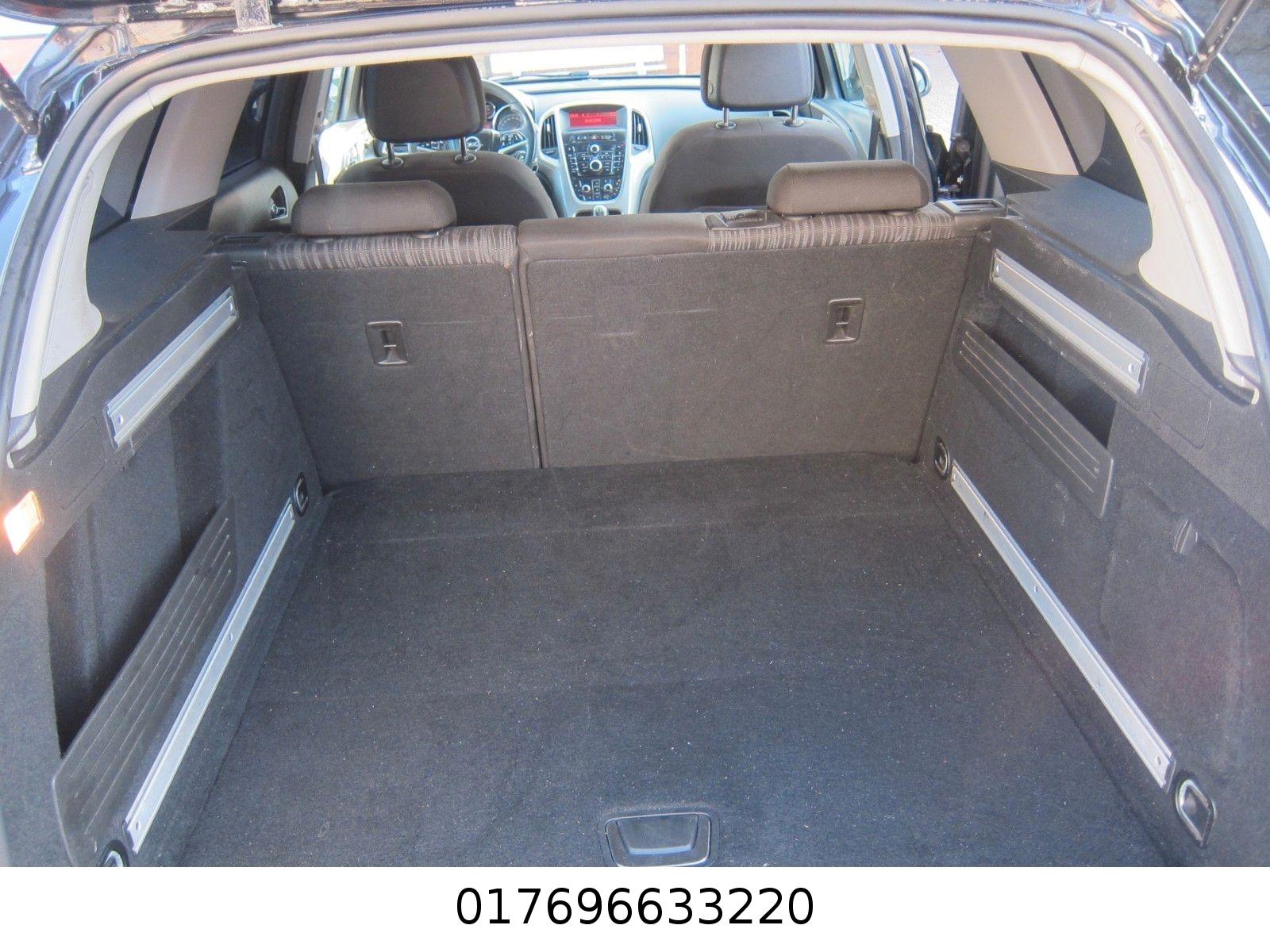 Opel Astra 2011 — photo 12