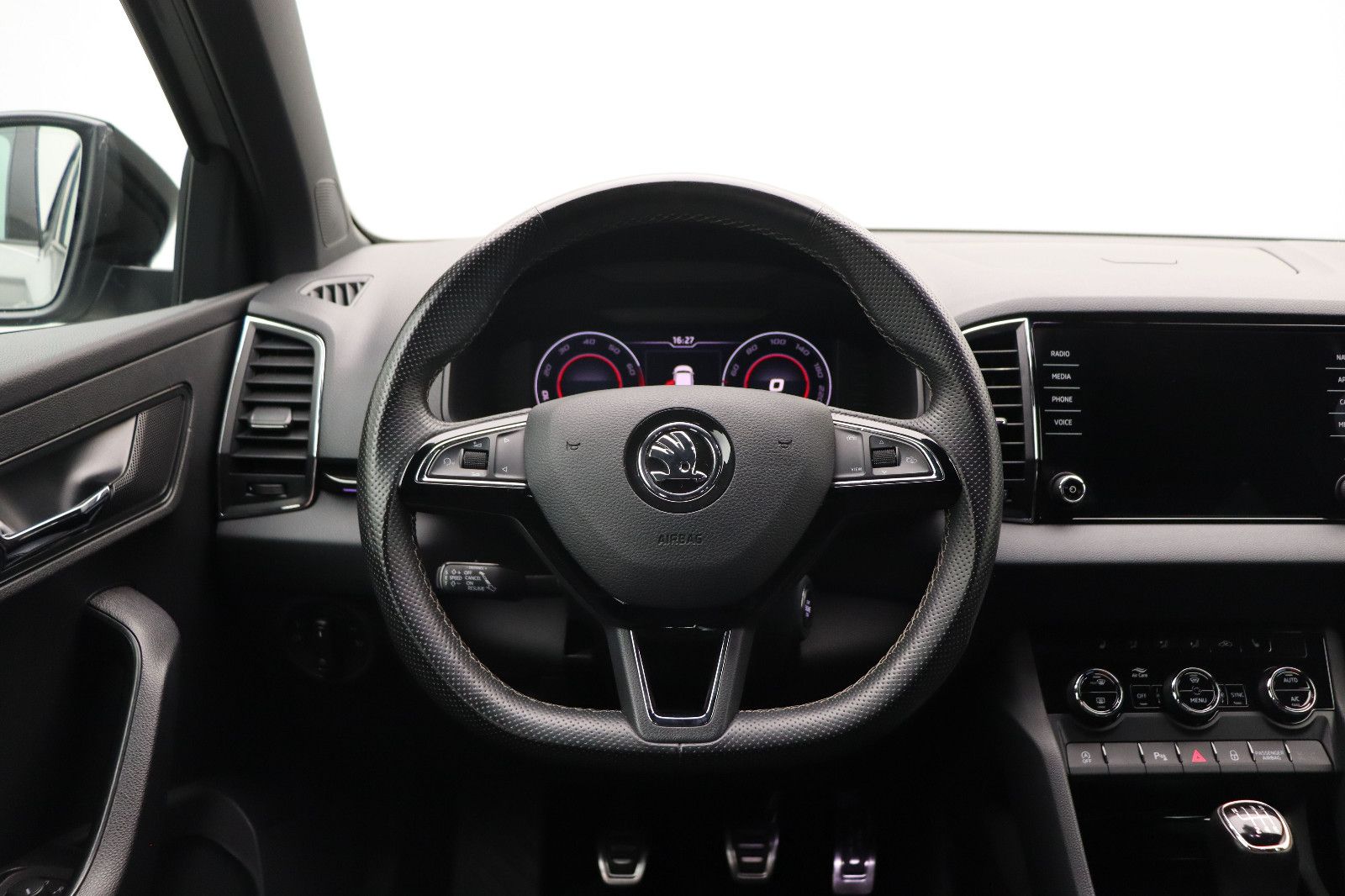 Fahrzeugabbildung SKODA Karoq 1.5 Ambition SPORTLINE LED NAVI ACC