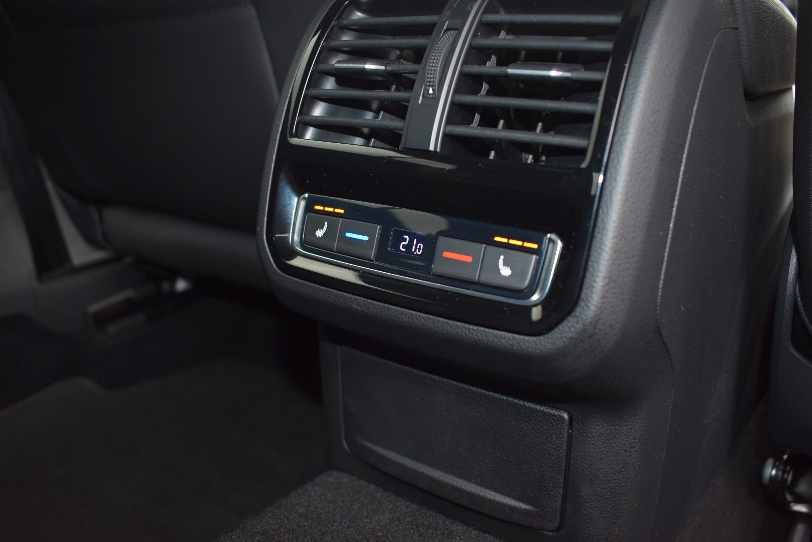 Fahrzeugabbildung Volkswagen Arteon R-Line 4Motion PANO/AHK/STH/MASAGE/DYNAUD