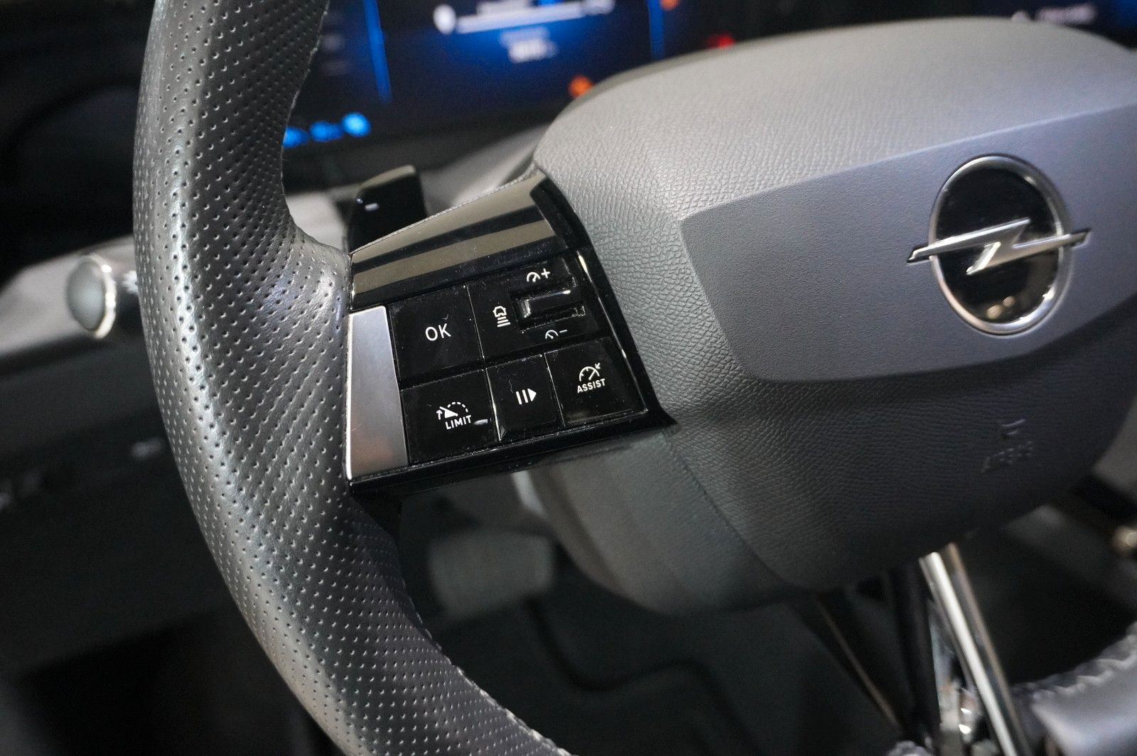 Fahrzeugabbildung Opel Astra L Lim. 1.6 HYBRID EDIT. NAVI/SPORT/KAMERA