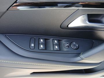 Peugeot 208 GT e- 136 +Navi+Kam.+LED+SHZ+ACC
