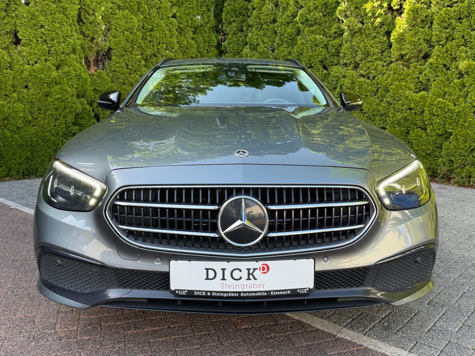 Fahrzeugabbildung Mercedes-Benz E 300 de T 9G NIGHT+LED+SHZ+KAM+AMBI+MBUX+PARK+