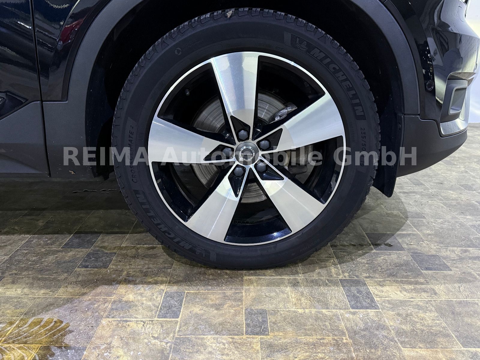 Fahrzeugabbildung Volvo XC 40 D4 Momentum AWD, Pano, LED, H&K