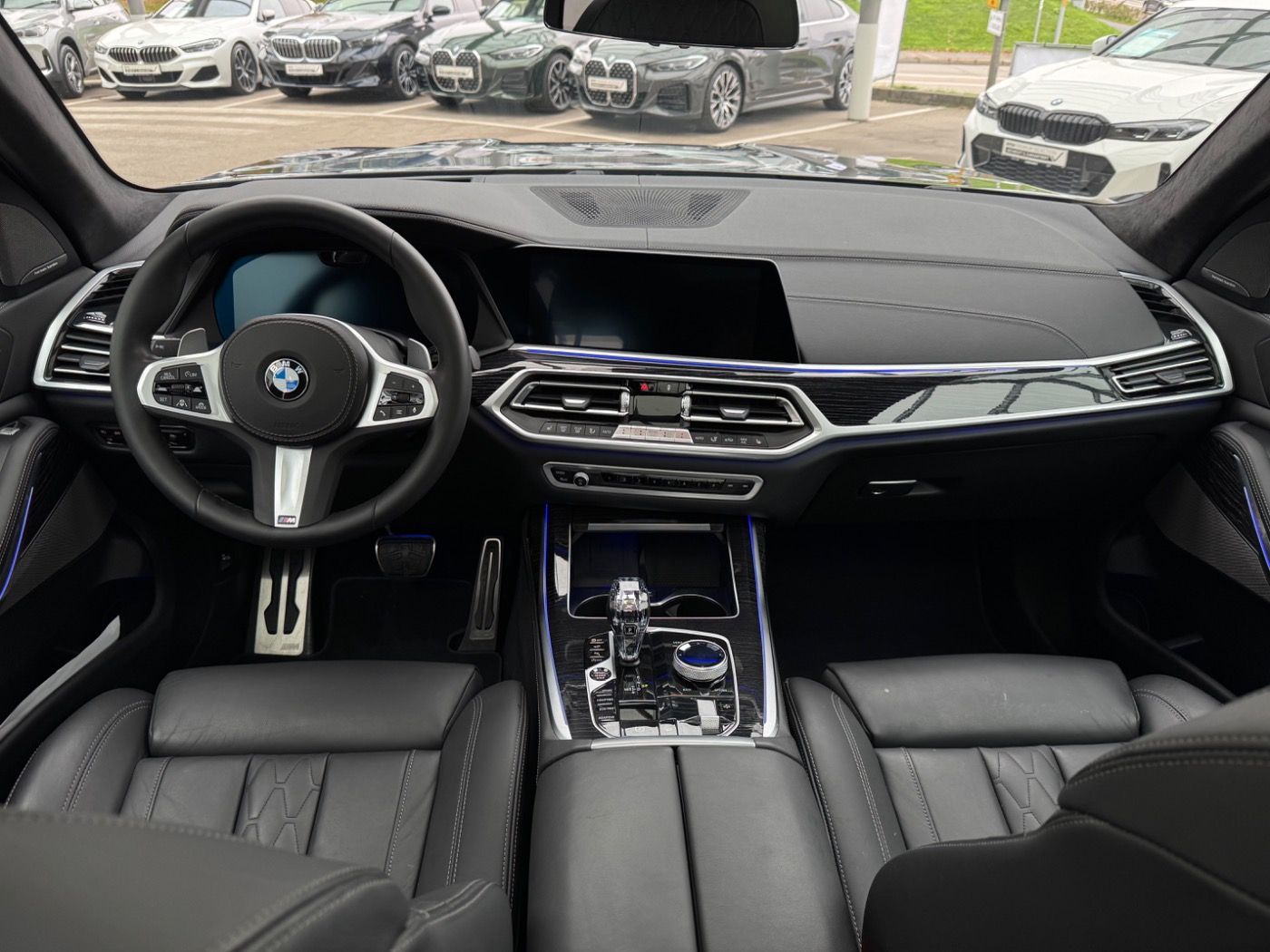 Fahrzeugabbildung BMW X7 M50i SkyLounge/IntAL/LASER 2 JAHRE GARANTIE