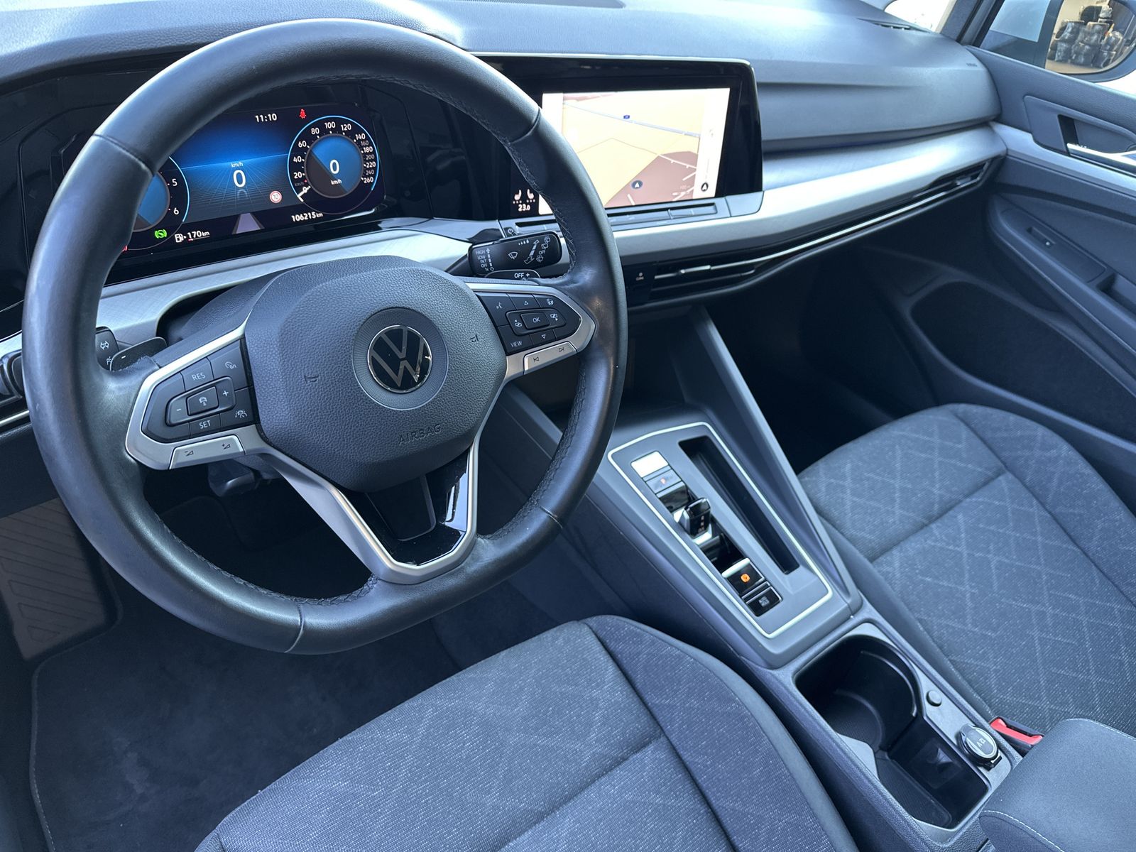 Fahrzeugabbildung Volkswagen Golf Variant 2.0 TDI DSG Life NAV+LED+KAM+AHK+VC