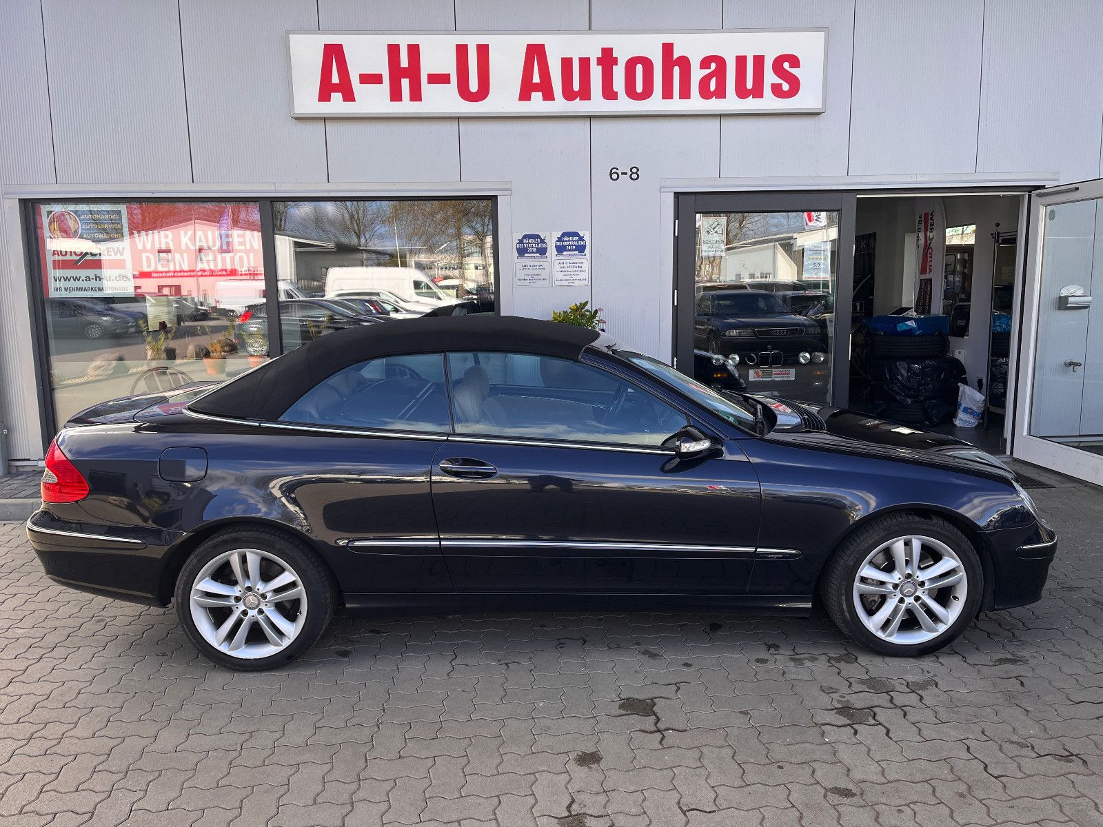 Fahrzeugabbildung Mercedes-Benz CLK 320 CDI Cabrio Automatik Avantgarde