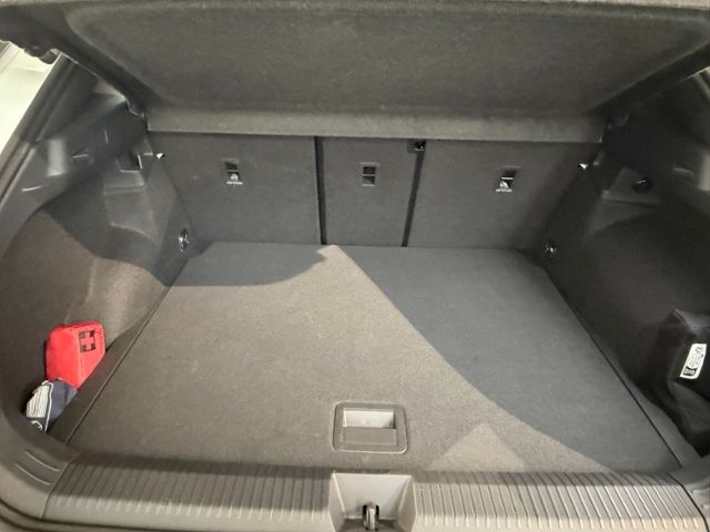 Fahrzeugabbildung Volkswagen T-ROC 1.5 eTSI DSG R-LINE IQ.LIGHT KESSY BLACK S
