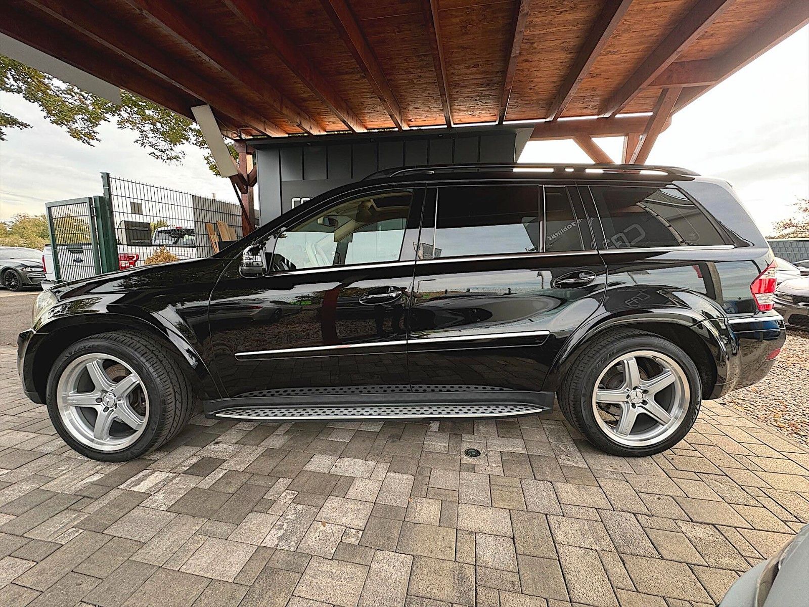 Fahrzeugabbildung Mercedes-Benz GL 500 4Matic AMG *Pano*7 Sitze*21 Zoll*Kamera*