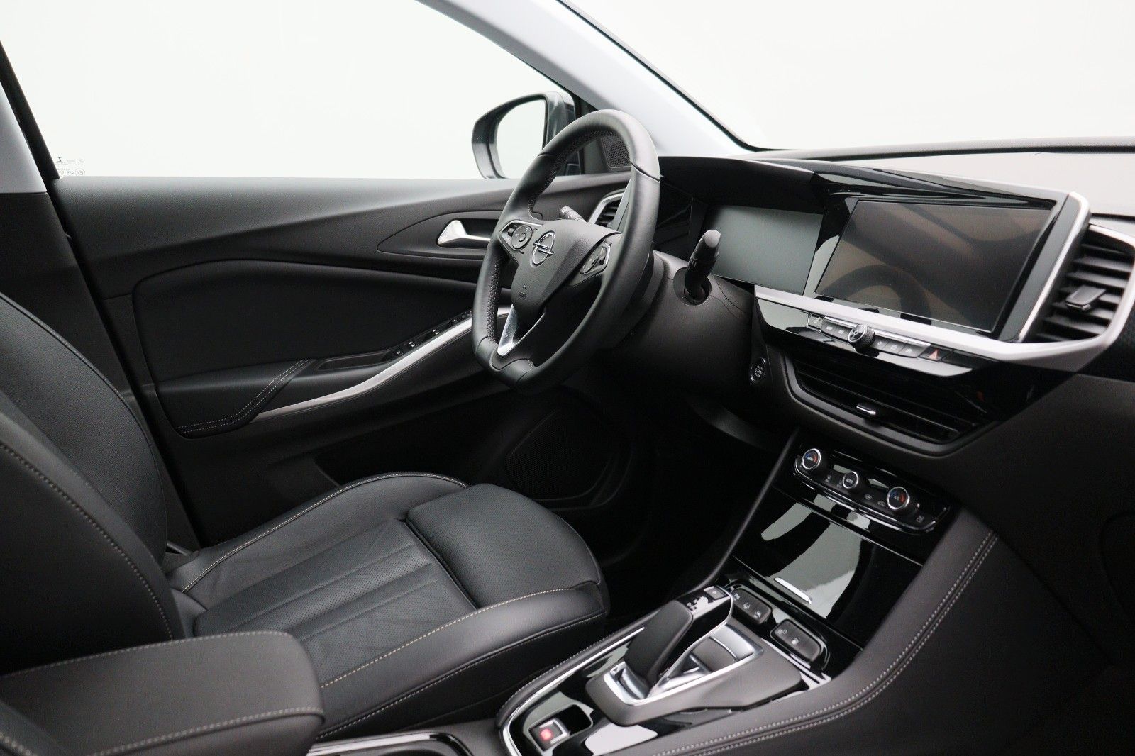 Fahrzeugabbildung Opel Grandland PHEV 1.6 Ultimate AT-8 AWD (300 PS)