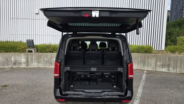 Mercedes V 220 - 12