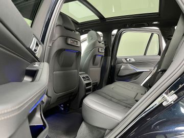 Fahrzeugabbildung BMW X5 xD30d M Sport Laser HUD Kamera Panorama H/K