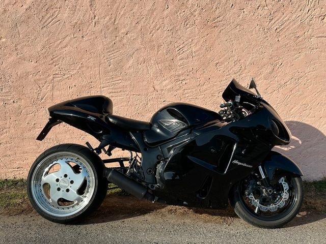 Suzuki GSX R 1300 HAYABUSA MIT SCHWINGENUMBAU