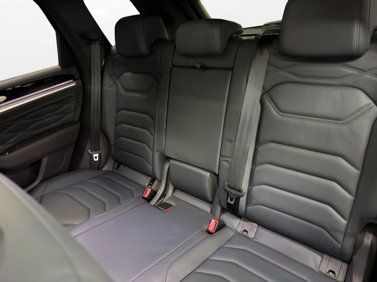 Volkswagen Touareg 3.0 eHybrid AHK Pano Matrix LM 21 360° foto 19