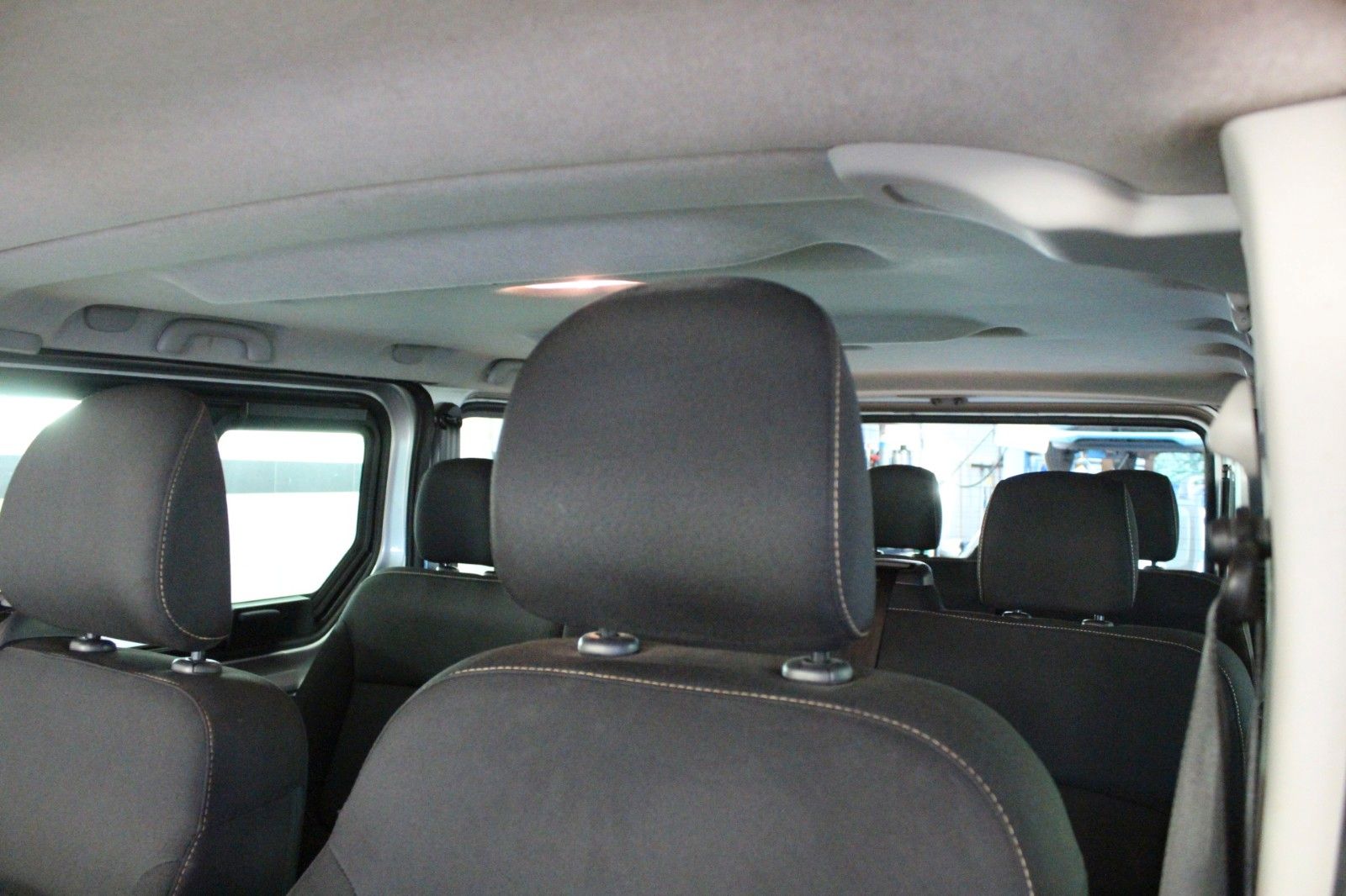 Fahrzeugabbildung Renault Trafic Combi dci 125 Expression*9-Sitzer*Navi*AH