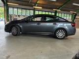 Toyota Avensis Basis 1,6B - Toyota Avensis: Limousine
