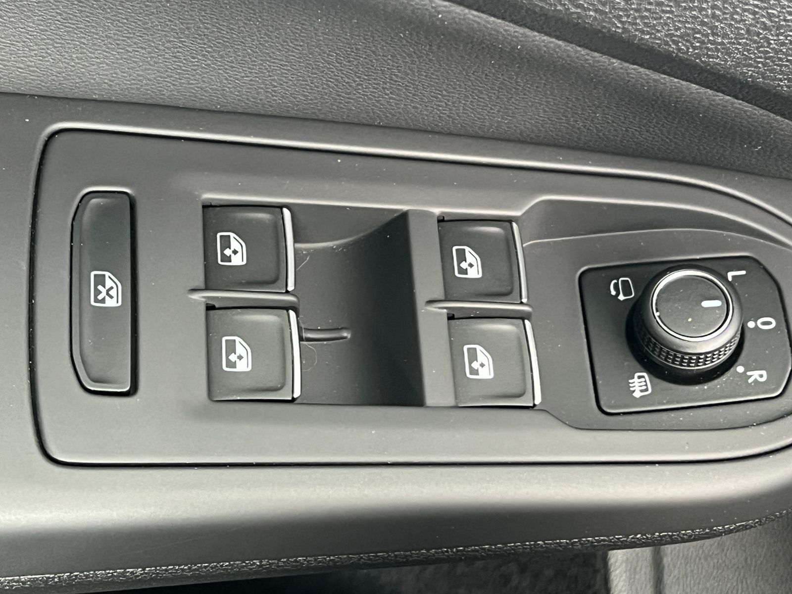Fahrzeugabbildung Volkswagen Golf VIII GOAL 1.5 TSI *LED, App-Connect, 16'-LM
