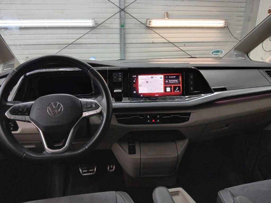 Fahrzeugabbildung Volkswagen T7 Multivan Style lang Pano HuD H&k AHK vis-avis