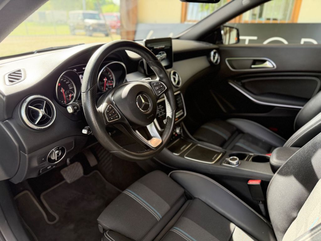 MERCEDES-BENZ CLA 220 4MATIC/SB/PANO/DISTRONIC+ MERCEDES-BENZ CLA 220 4MATIC/SB/PANO/DISTRONIC+