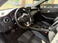 MERCEDES-BENZ CLA 220 4MATIC/SB/PANO/DISTRONIC+ MERCEDES-BENZ CLA 220 4MATIC/SB/PANO/DISTRONIC+