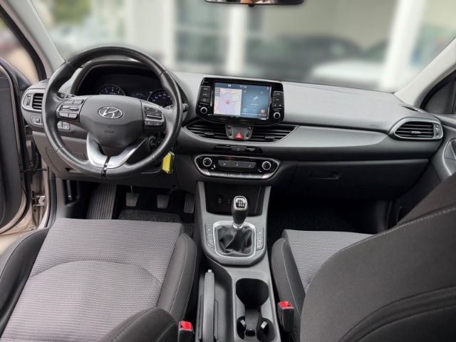 Fahrzeugabbildung Hyundai i30 Select 1.4 Navi Apple CarPlay Android Auto F