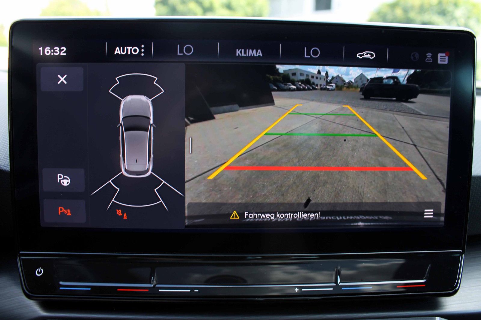 Fahrzeugabbildung CUPRA Leon VZ 2.0 TSI DSG ACC LED KAM PDC ESD PANO LHZ