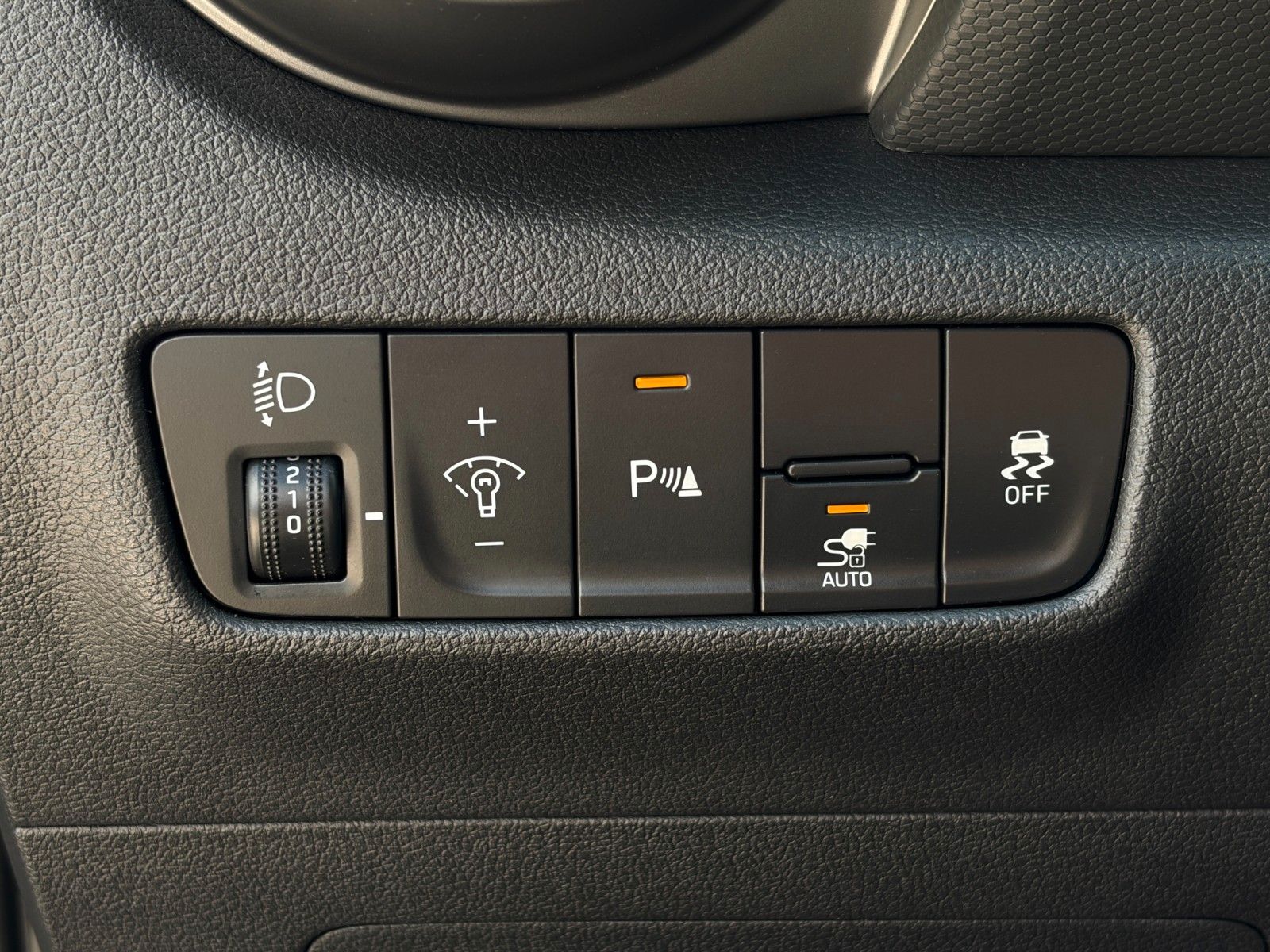 Fahrzeugabbildung Hyundai KONA E Trend SHZ LHZ ACC LKA LFA CarPl. LED WiFi