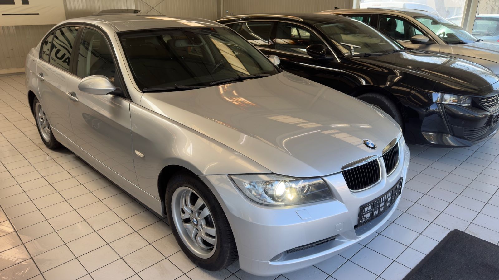 BMW E90 320i Limo Advantage*TÜVneu*Service*Klima*