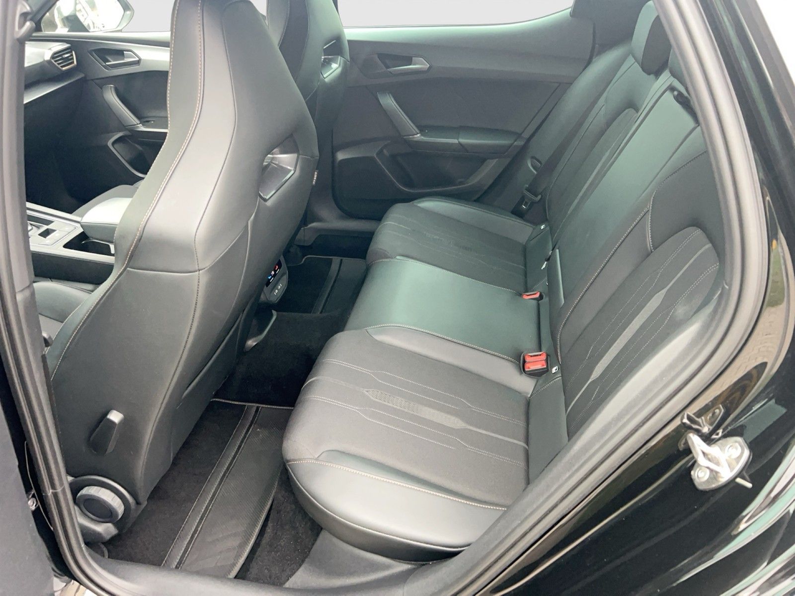 Fahrzeugabbildung CUPRA Leon TSI VZ DSG LED Navi RFK SHZ