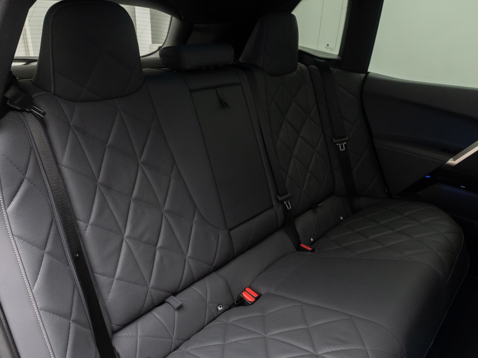 Fahrzeugabbildung BMW iX xD40 Sportpaket ACC 360° Laser SkyLounge 22"