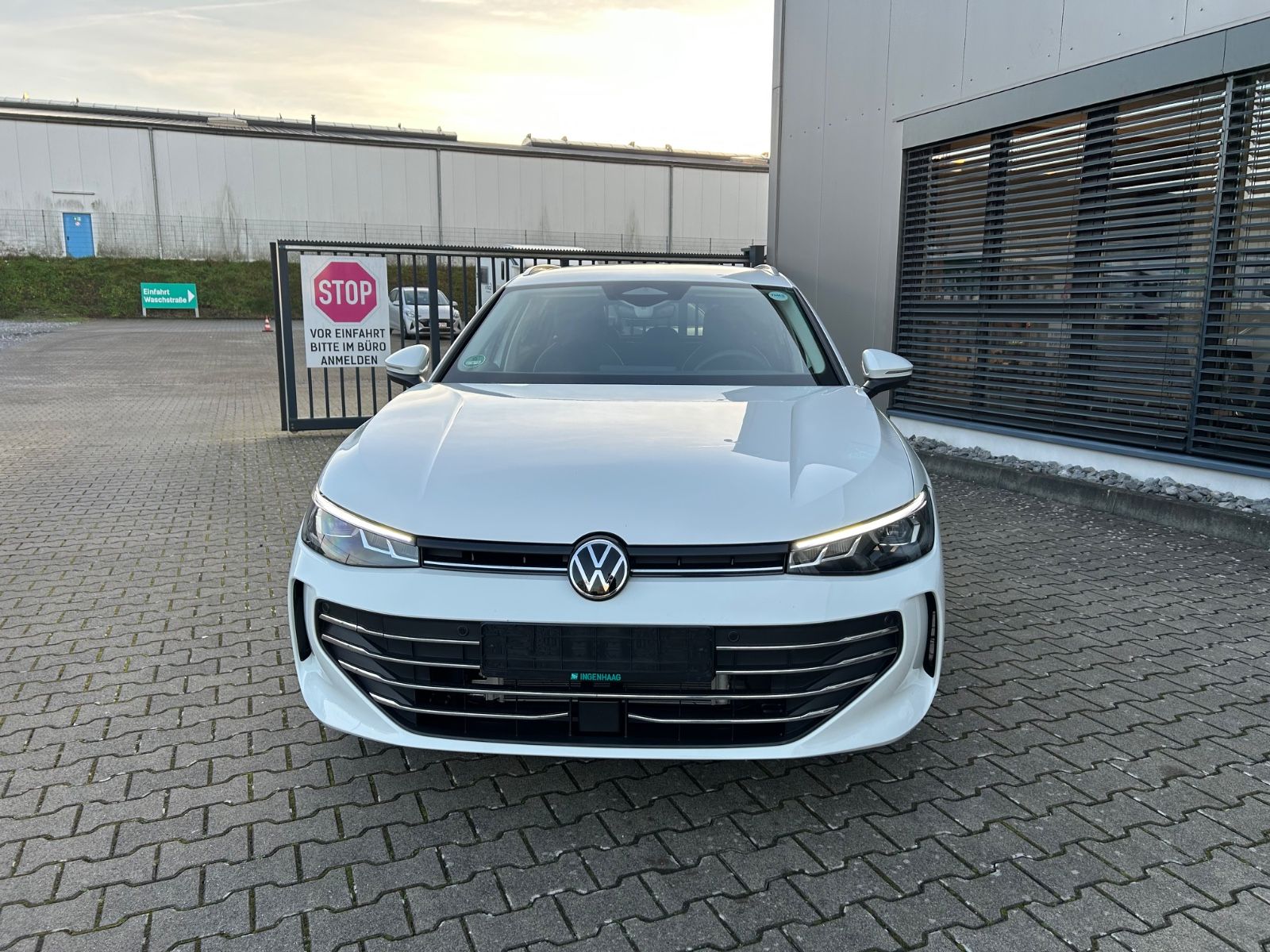 Fahrzeugabbildung Volkswagen Passat Variant 1.5 eTSI 110 kW Business