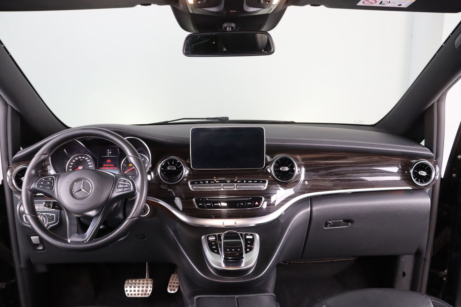 Fahrzeugabbildung Mercedes-Benz V 300 d AMG 4M * DIS * 360 * Burmeister
