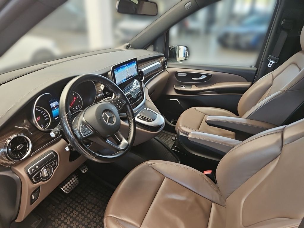 Fahrzeugabbildung Mercedes-Benz V 300 d Avantgarde Edition lang AMG 2,5AHK Tisch