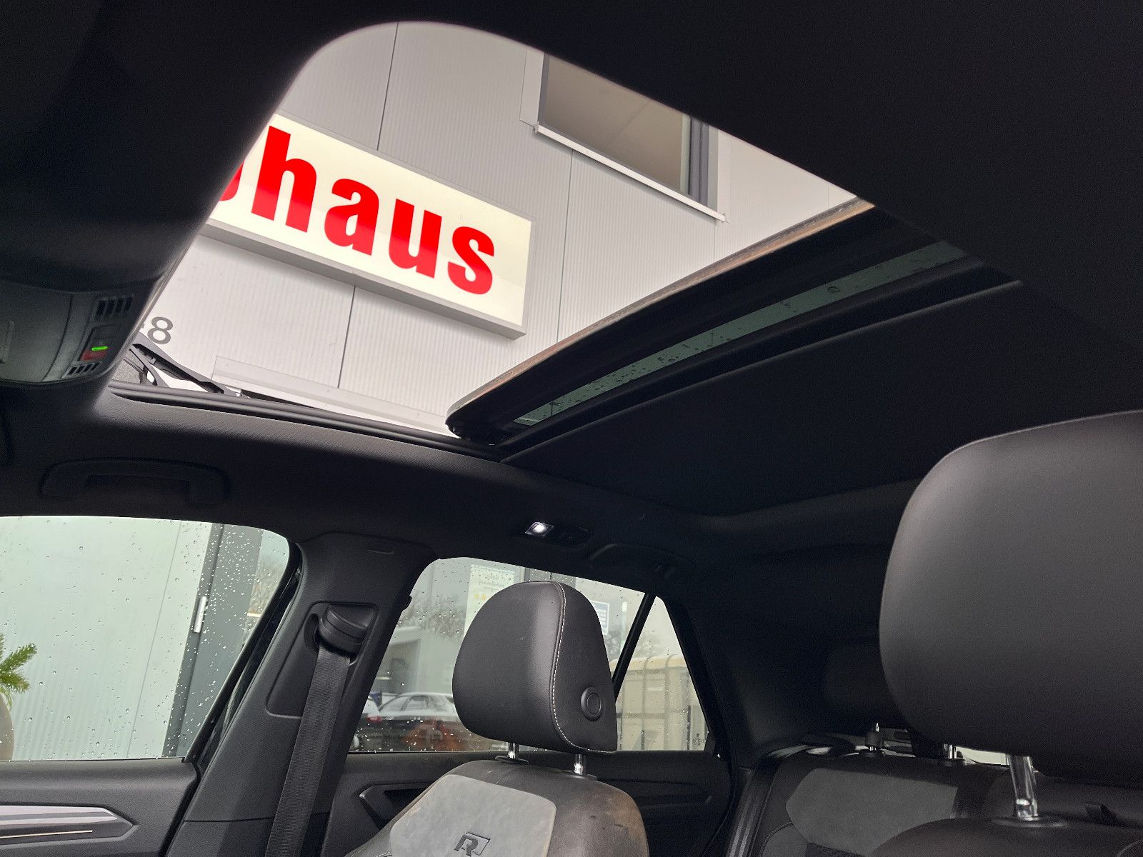 Fahrzeugabbildung Volkswagen T-Roc Sport 1.5 TSI DSG R-Line