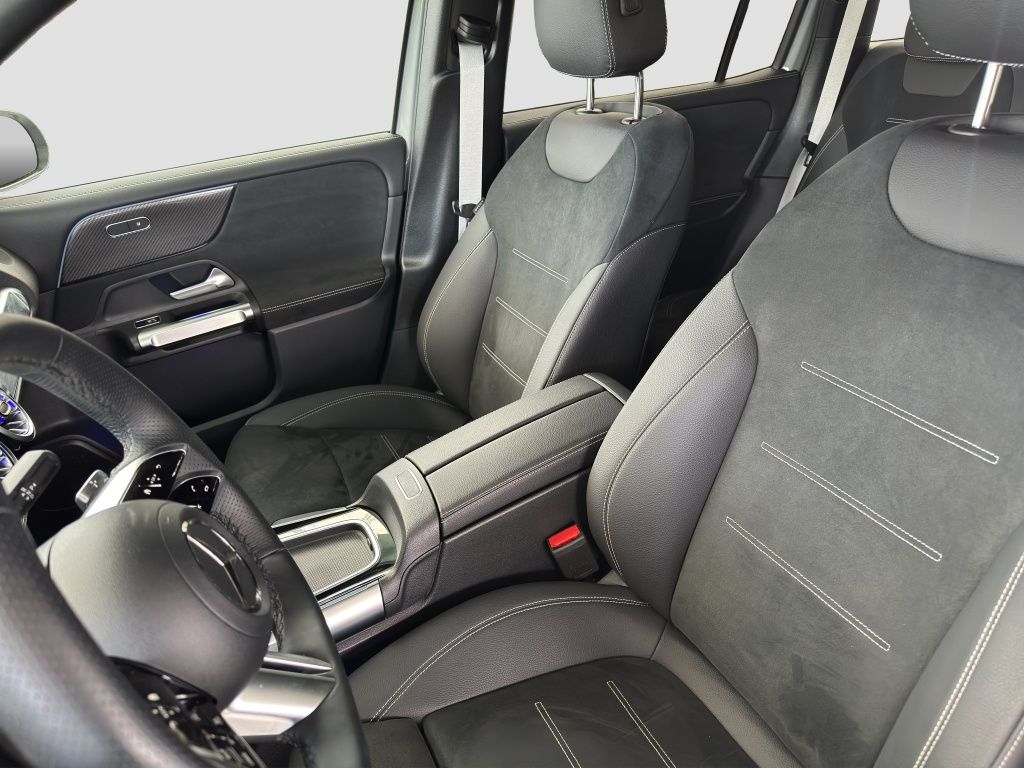 Fahrzeugabbildung Mercedes-Benz GLB 200 AMG*Night*LED*KeyLess*PDC*ParkAss*RFK