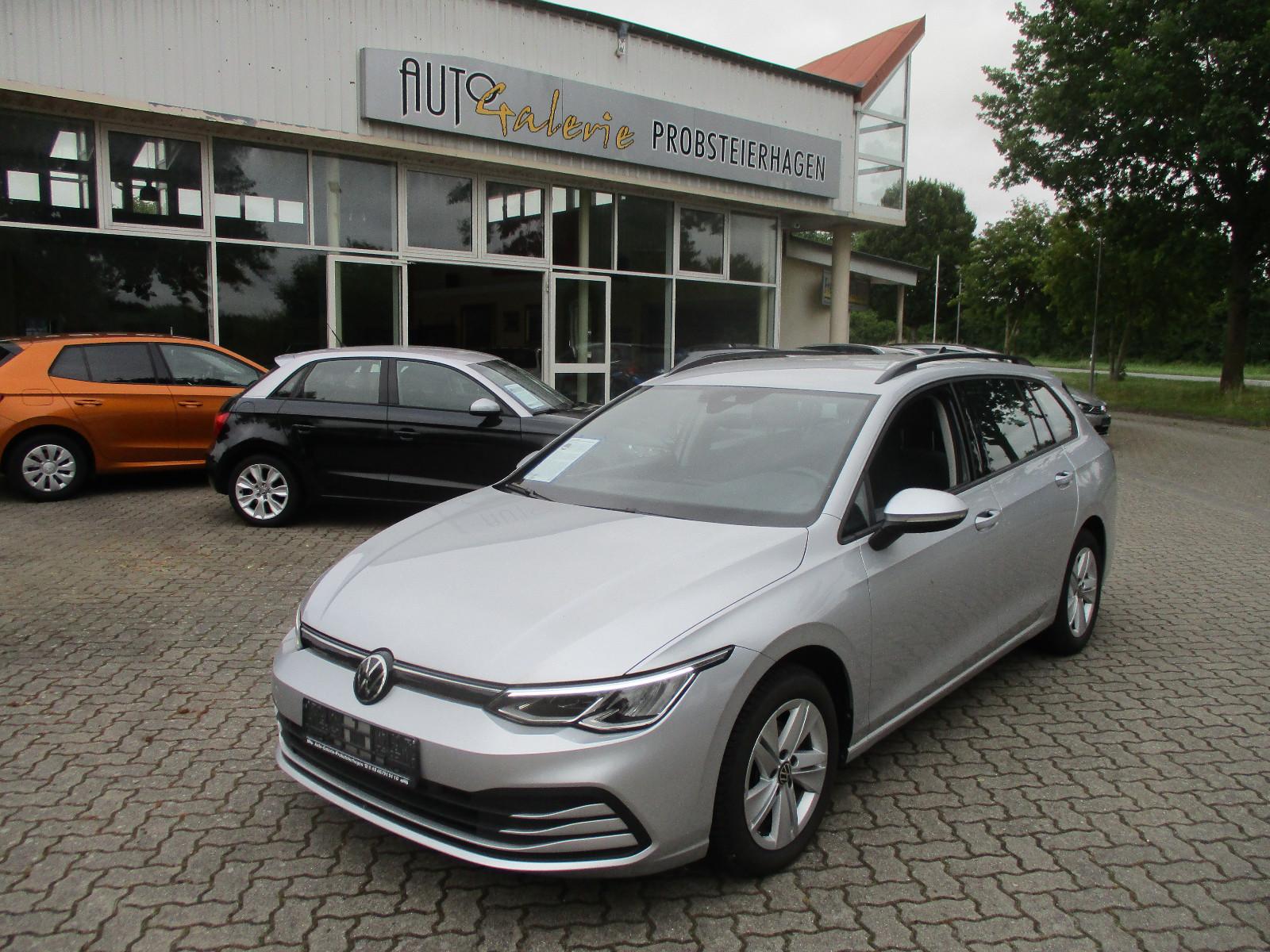 Volkswagen Golf VIII Variant Life DSG Navi ACC LED 2. Hand