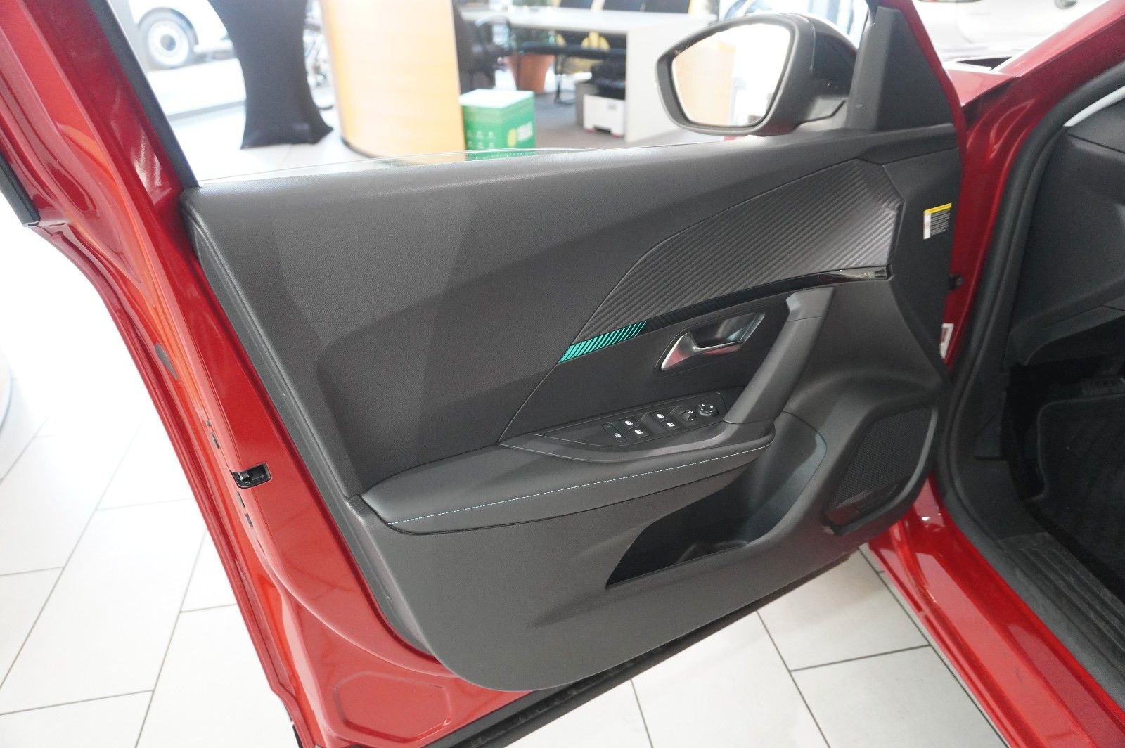 Fahrzeugabbildung Peugeot 2008 1.2T ALLURE AT NAVI/LED/KAMERA/SHZ/VIRT.