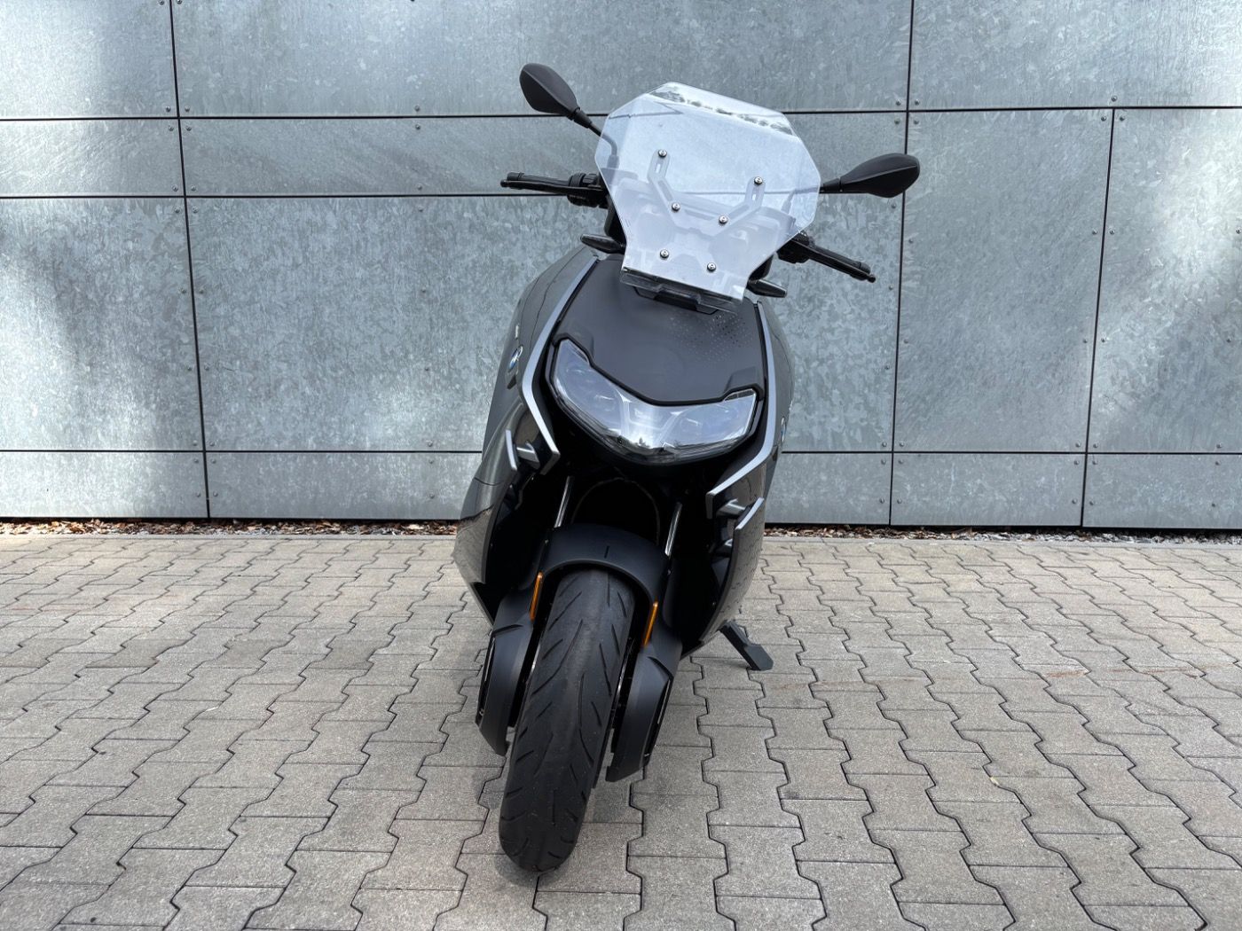 Fahrzeugabbildung BMW CE 04 Avantgarde mit Topcaseträger