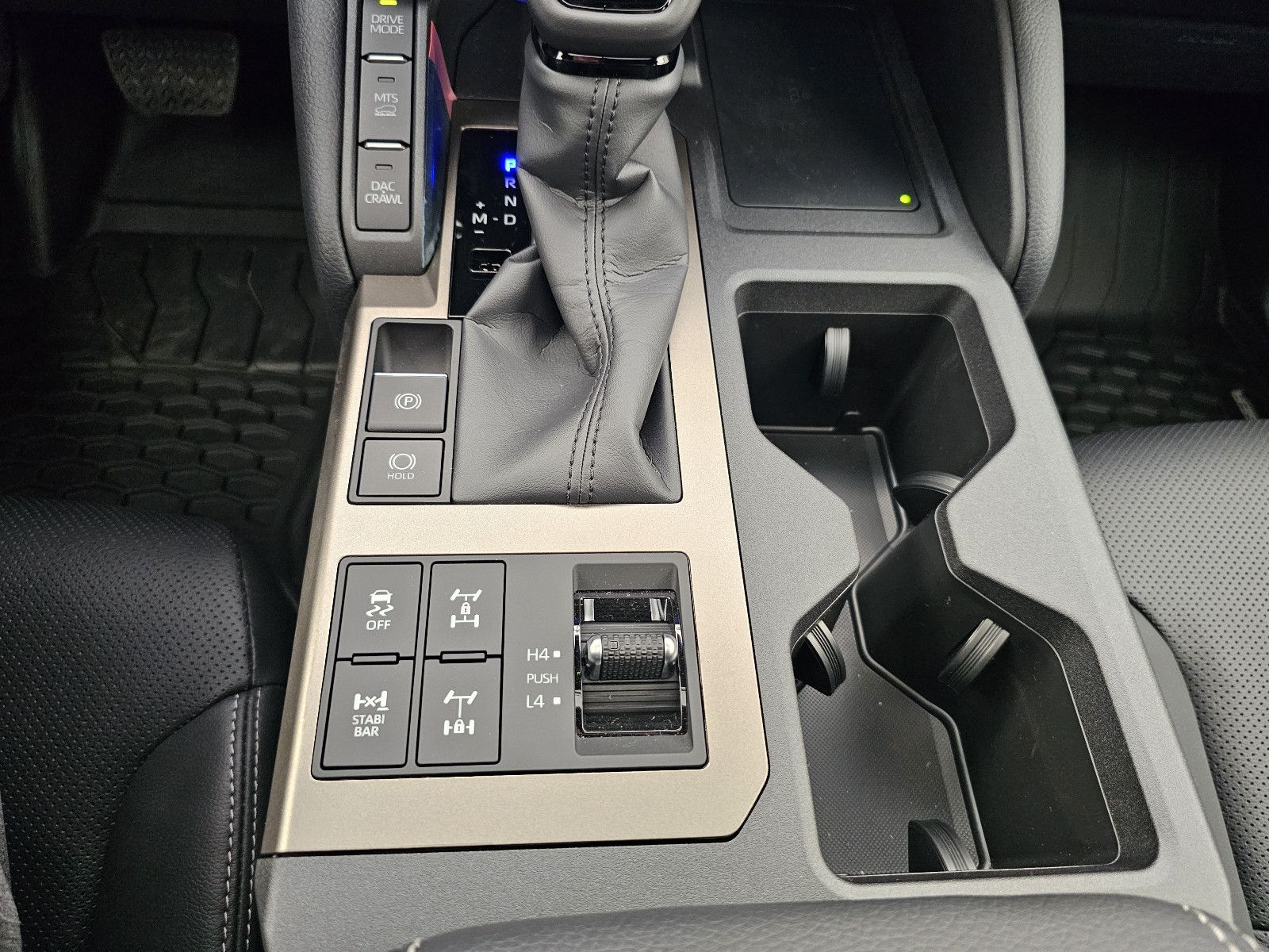 Fahrzeugabbildung Toyota Land Cruiser Premium Hybrid T1 72.000EUR! Stock!