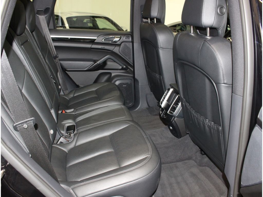 Fahrzeugabbildung Porsche Cayenne Diesel 2. Hand*Pano*Standheizung*21 Zoll