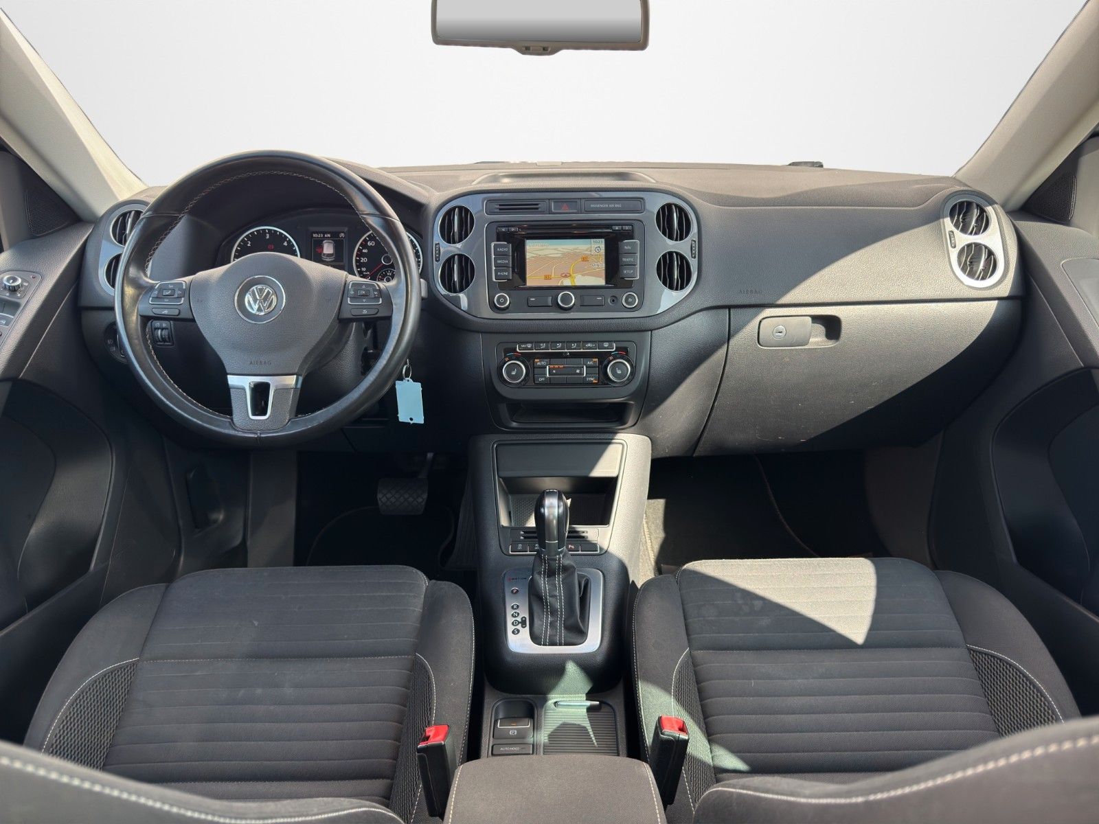 Fahrzeugabbildung Volkswagen TIGUAN 2.0 TDI 4MOT SPORT&STYLE DSG PANO AHK NAV