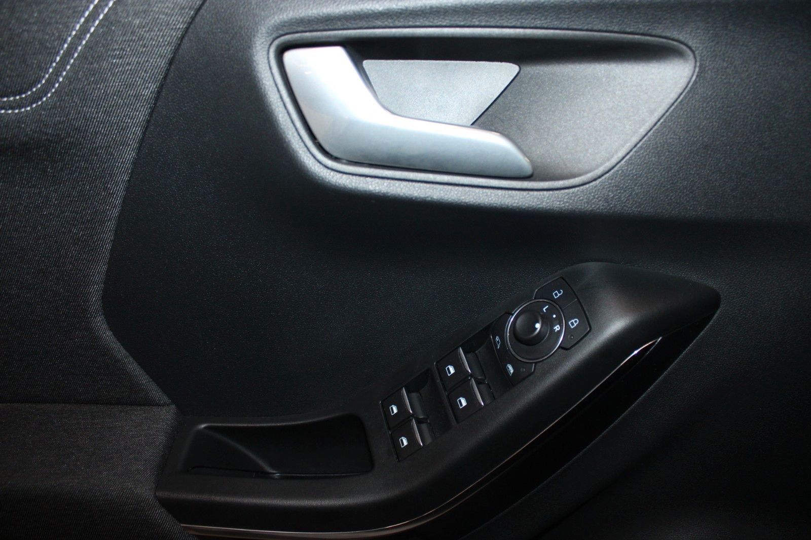 Fahrzeugabbildung Ford Puma MHEV Titanium Design LED NAVI WinterPaket
