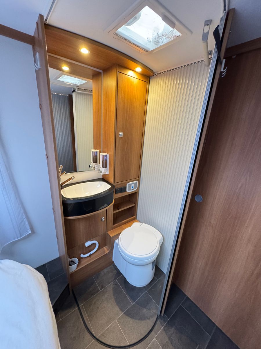 Fahrzeugabbildung Dethleffs T 7151-4 DB MAGIC EDITION QUEENSBETT SOLAR ALKO