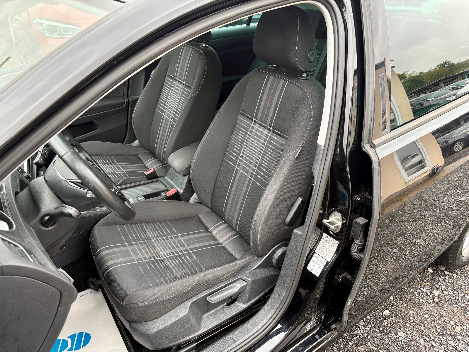 Fahrzeugabbildung Volkswagen Golf VII 1.6 TDI Lim. Lounge Navi Klima 2.HAND