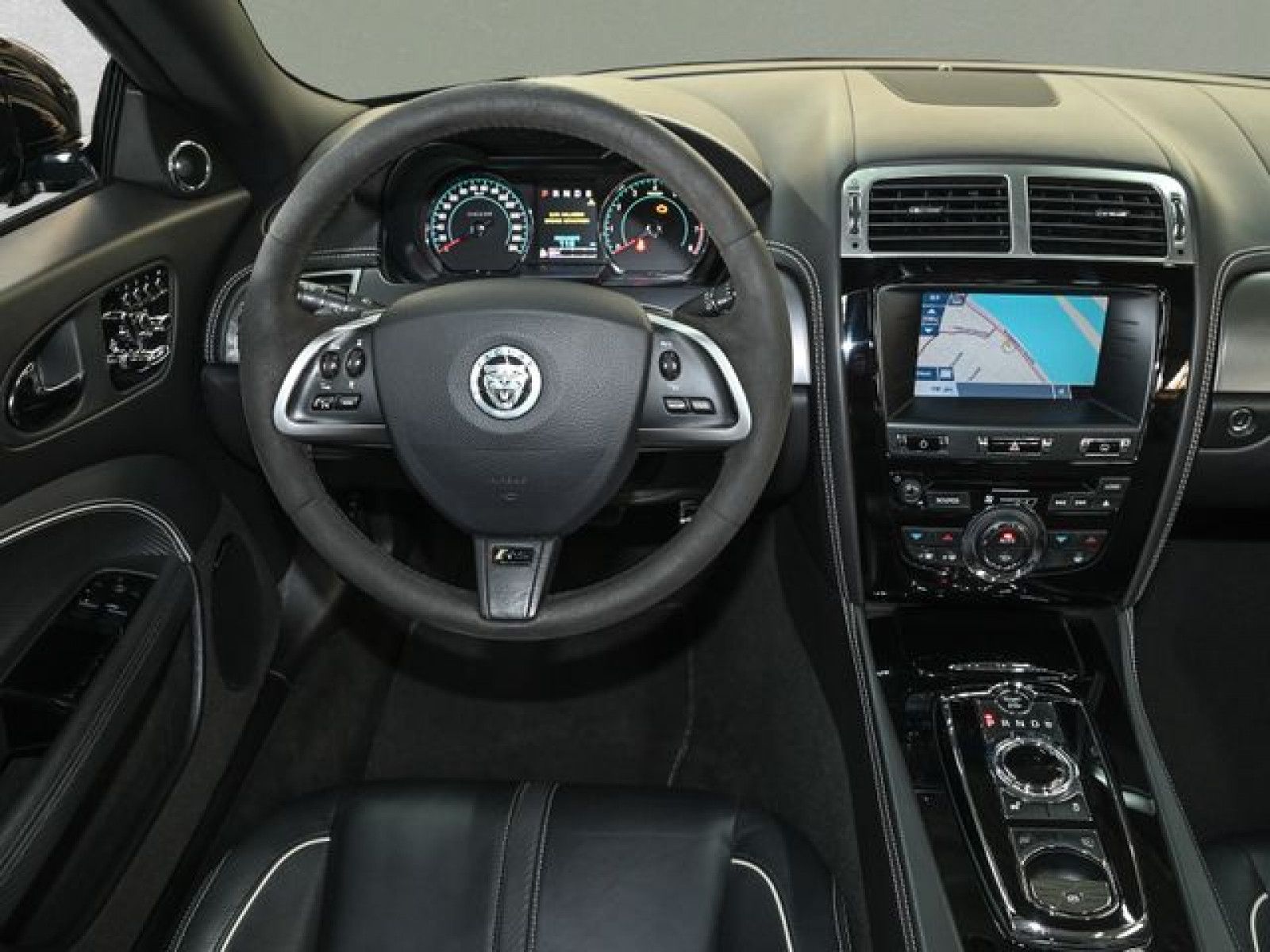 Fahrzeugabbildung Jaguar XKR - S Cabrio - Bi-Xenon | Kamera | neuwertig!